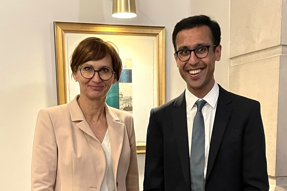 dr.-mridul-agrawal-trifft-bundesministerin-fuer-bildung-und-forschung-bettina-stark-watzinger